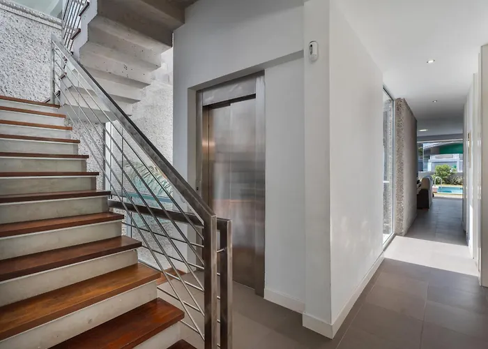 Playa Del Duque * 阿德耶